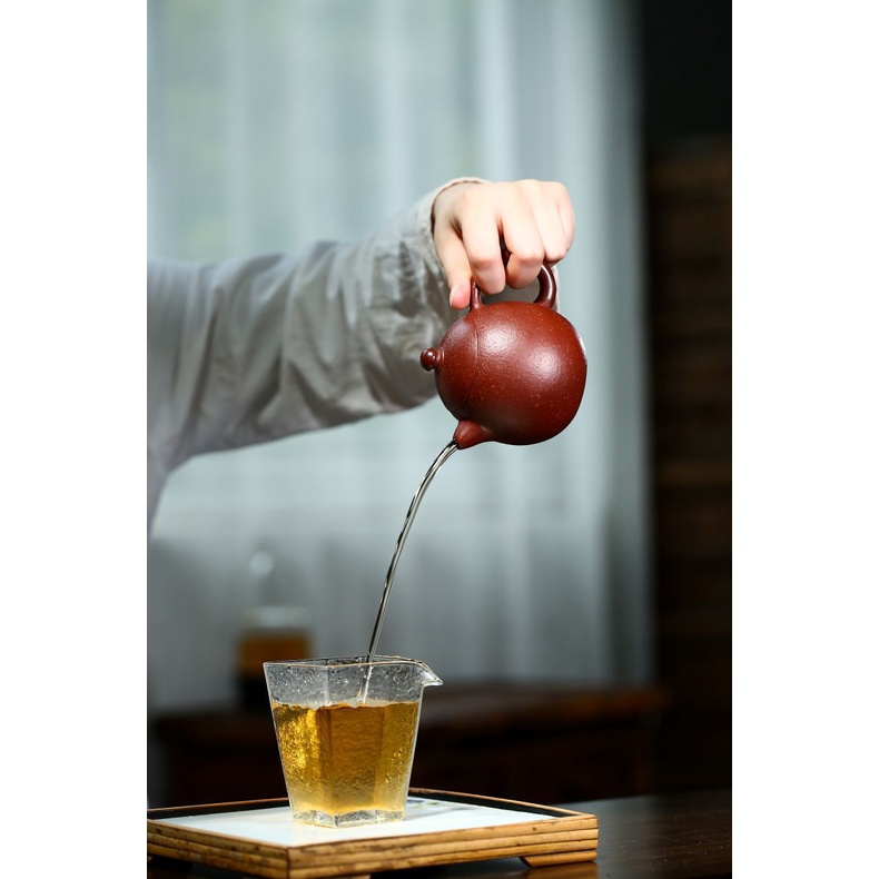 Ấm Tử Sa Nghi Hưng Long Đán 240 ml (Tử Ngọc Kim Sa)