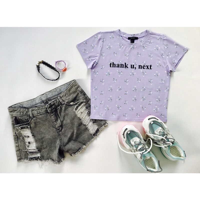 Áo croptop vải tím hoa in chữ vnxk