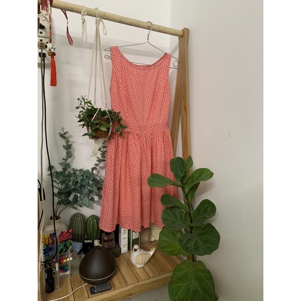 Đầm hoa khoét lưng Little Paris