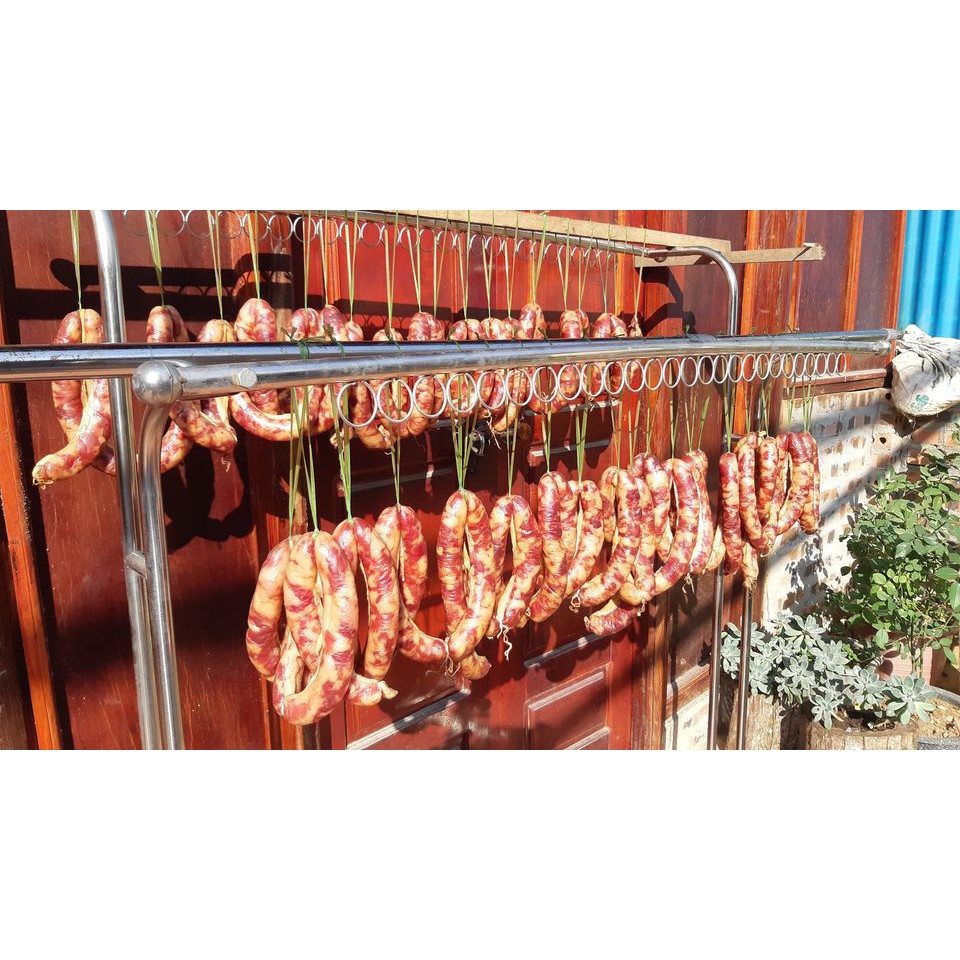 Đặc sản ba miền - Lạp xưởng lợn đen gác bếp người Tày