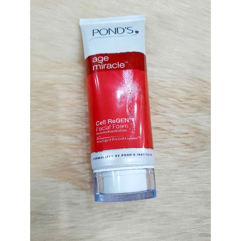 Sữa rửa mặt sáng da POND'S than đen Hồng Sáng Mịn tự nhiên