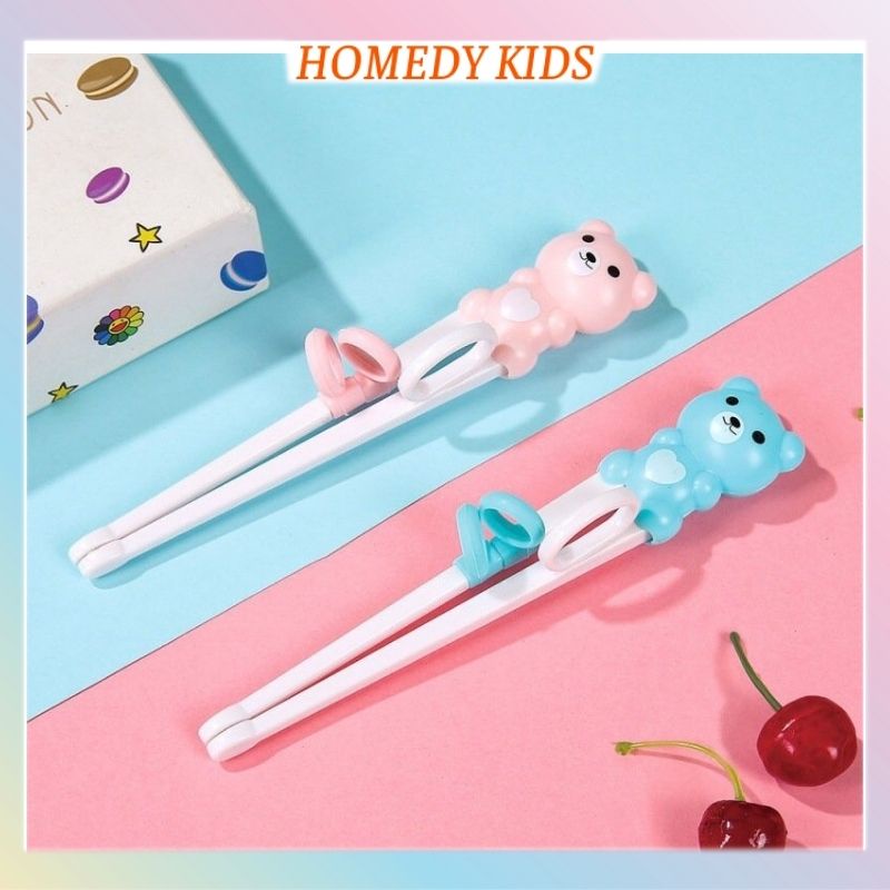 Đũa tập ăn cho bé đũa ăn dặm tập gắp xỏ ngón hình gấu kèm hộp đựng D03 Homedy Kids