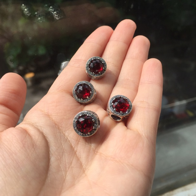Hạt charm Radiant màu đỏ bạc 925