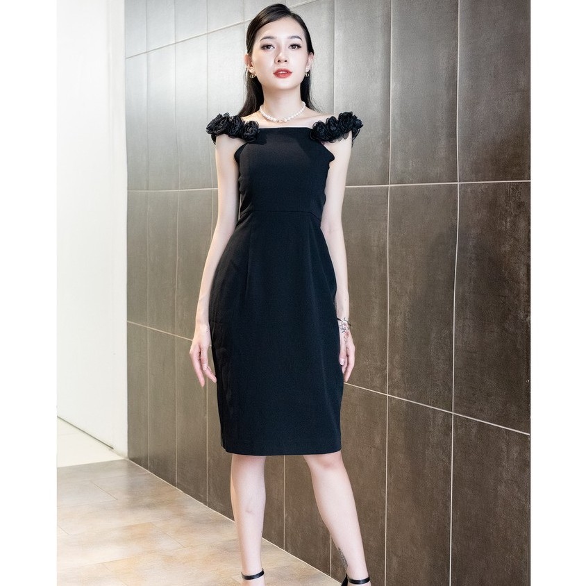 Đầm ôm hở vai, dây vắt vai đính nơ hoa vải to Emspo DS2618