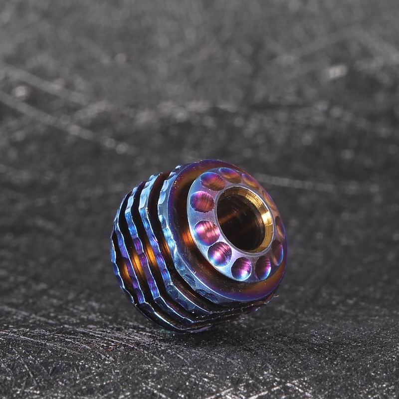 Móc Khóa Xe Hơi / Leo Núi Bằng Hợp Kim Titan Hình Ngọn Lửa Nhiều Màu