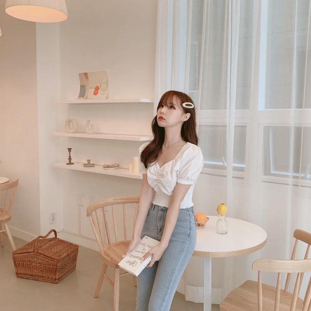 Áo Sơ Mi Tay Phồng Cổ Chữ V Phong Cách Hàn Quốc Mẫu Mới