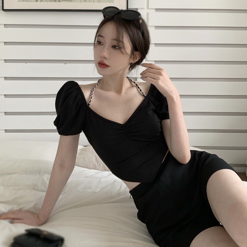 Áo Thun Croptop Ngắn Tay Cổ Chữ V Hở Lưng Phối Dây Xích Phong Cách Quyến Rũ