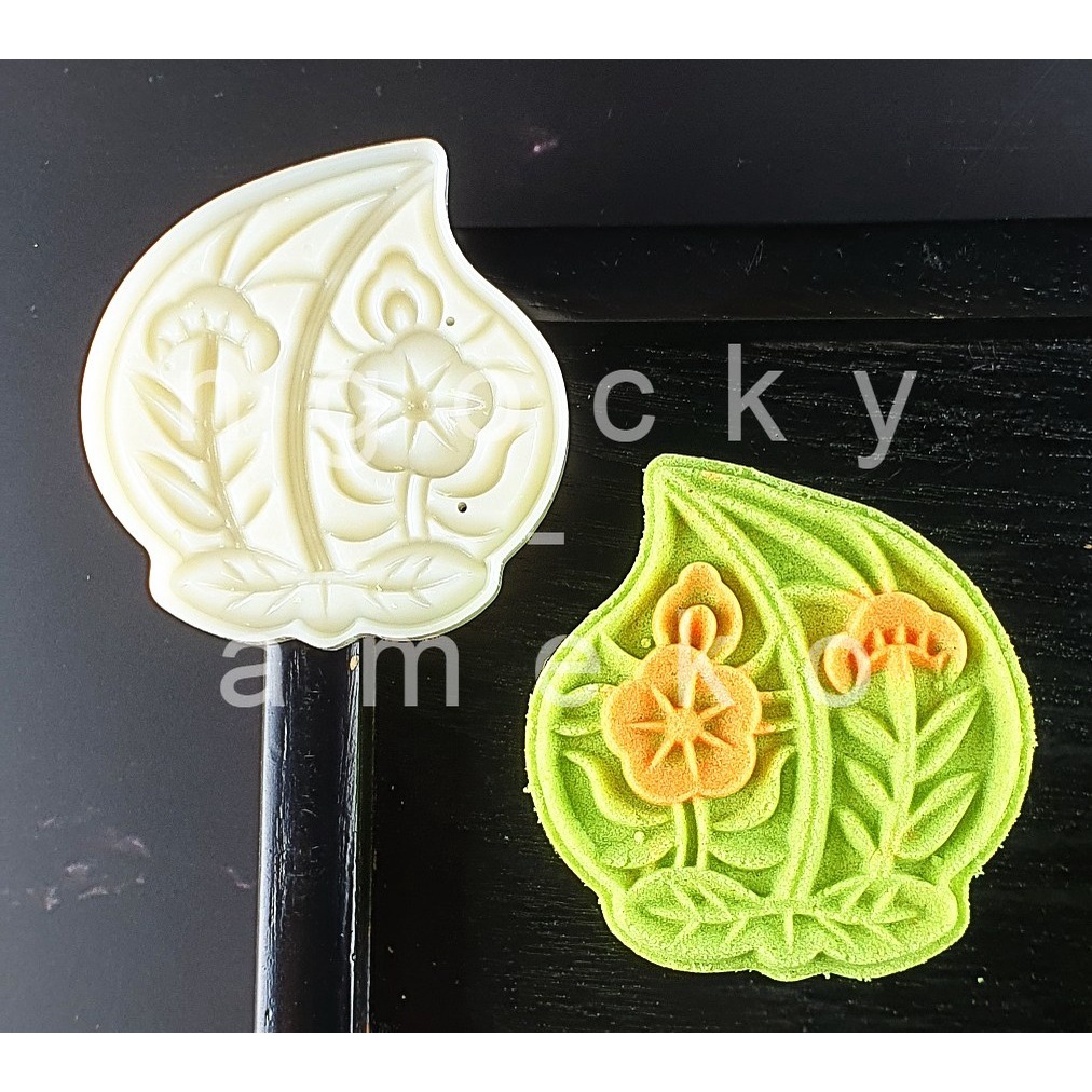 NQ50-024- KHUÔN LÒ XO BÁNH TRUNG THU / BÁNH DỨA  HÌNH QUẢ ĐÀO 50G