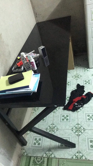 Bàn chân K cá tính Bàn làm việc chân chữ K