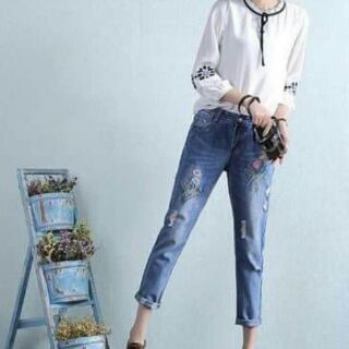 Quần jeans họa tiết độc lạ
