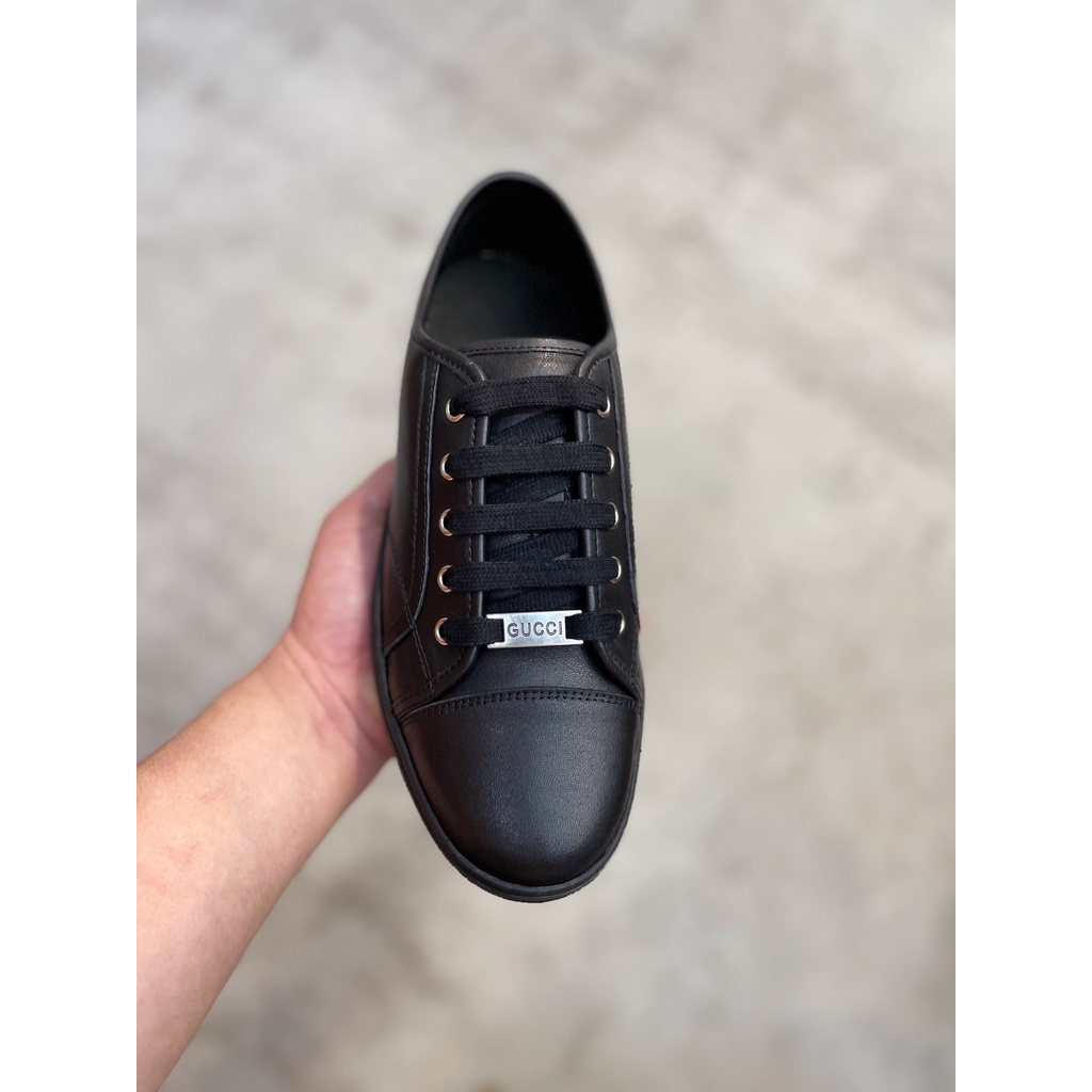 Giày sneakers nam cao cấp da thật GUCCI GG GC với lớp da mềm và thiết kế đơn giản mang đến phong cách riêng