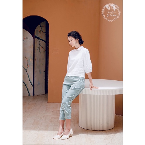 Áo trắng thêu tay linen phối ren cổ sơmi LÁ IN HOA