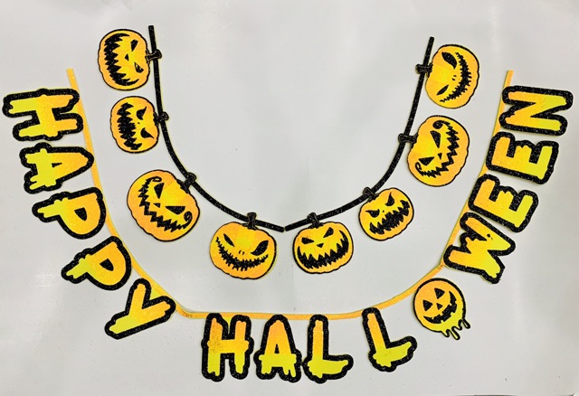 Dây treo trang trí HALLOWEEN gồm chữ HAPPY HALLOWEEN và dây treo hình bí ngô bằng mouse dẻo