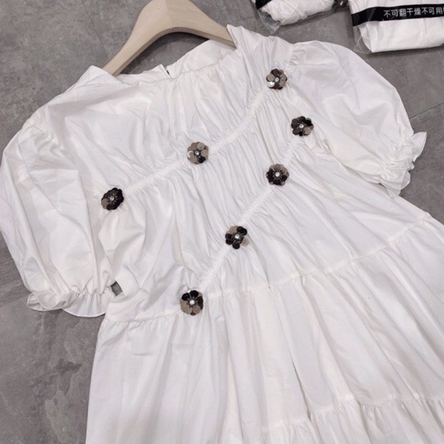 Váy Babydoll Trắng Tay Bồng Tiểu Thư , Đầm Nữ Dáng Suông Đính Hoa Ngực ( Có kèm ảnh và video thật ) | BigBuy360 - bigbuy360.vn