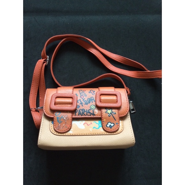 Túi nhỏ phom cứng