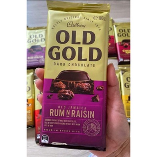 Socola đen nhân rượu và nho khô Úc Cadbury Old Gold.