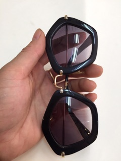 Kính mát MiuMiu đẳng cấp của nữ