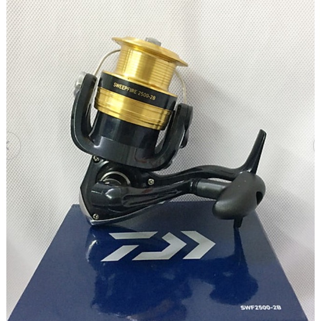 Máy câu cá Daiwa Sweepfire 2500 -2B
