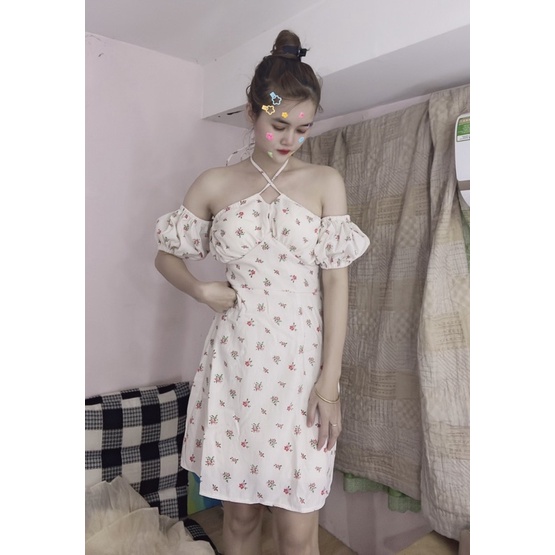 Đầm hoa cổ yếm cúp ngực hở lưng