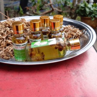 Tinh dầu tràm ngâm hoa nén
