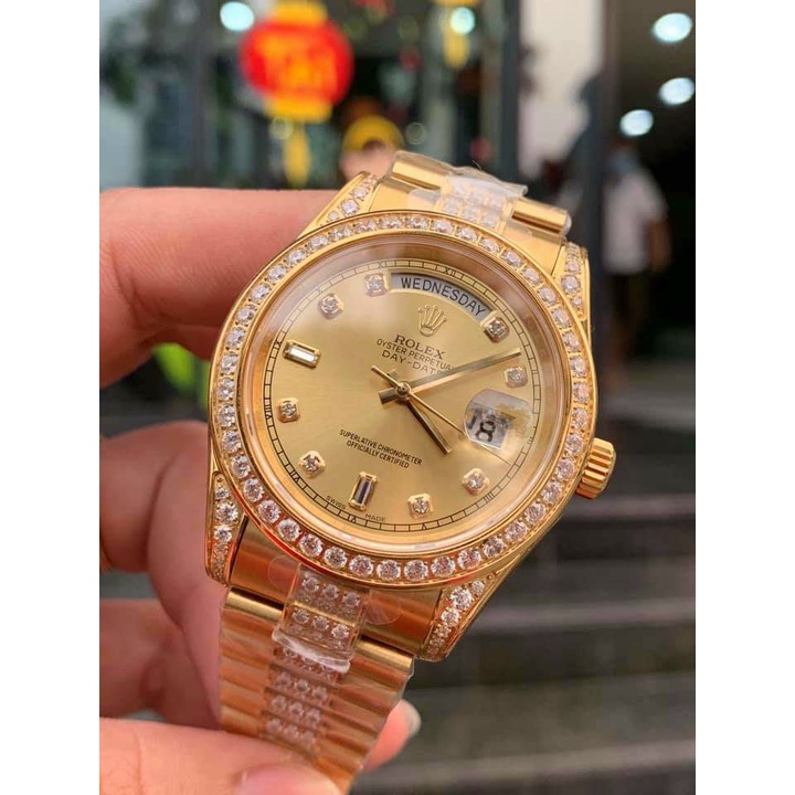 Đồng hồ cho Nam Rolex  6kim trăng sao size 40-41 vành băm dầy kim loại mặt đen vỏ vàng có thứ ngày
