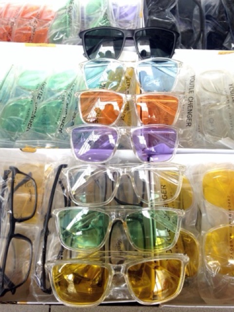 Kính Tây trong nhiều màu | BigBuy360 - bigbuy360.vn