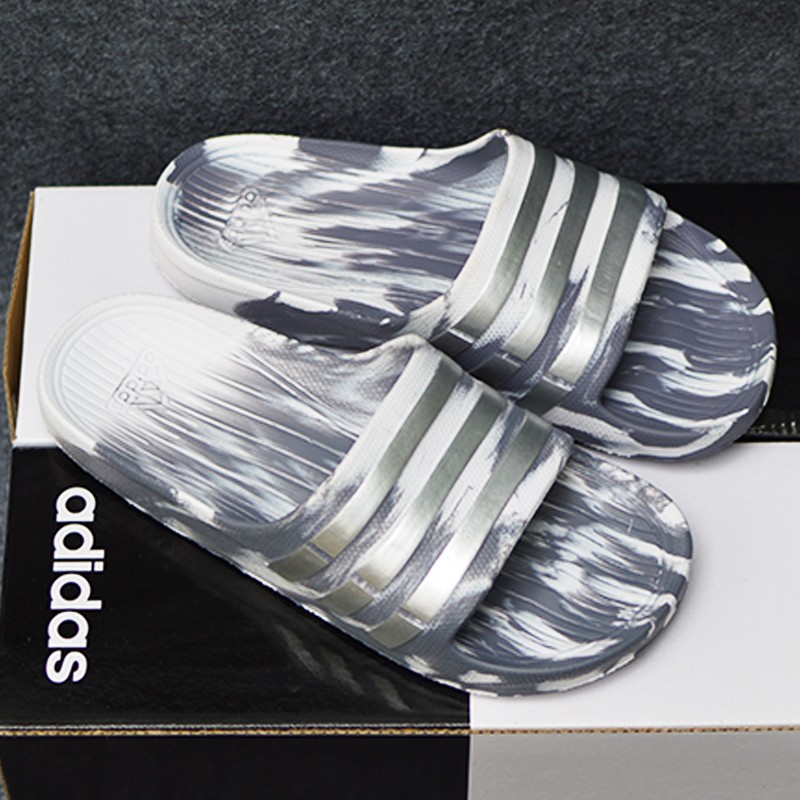 Dép Adidas Duramo Camo trắng xám sọc bạc