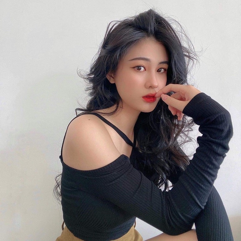 Áo Croptop Khoét Vai Tay Dài Vintage