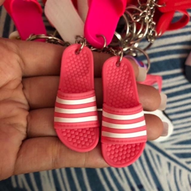 Móc khoá hình đôi dép siêu dễ thương (bán 1 đôi 15k)
