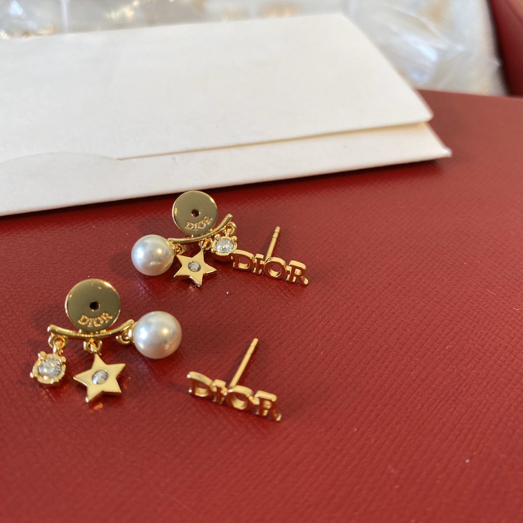 Khuyên tai chữ cái đính ngọc trai đơn giản phong cách retro