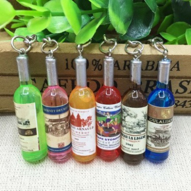 Móc khóa hình chai rượu xinh xắn tiện dụng