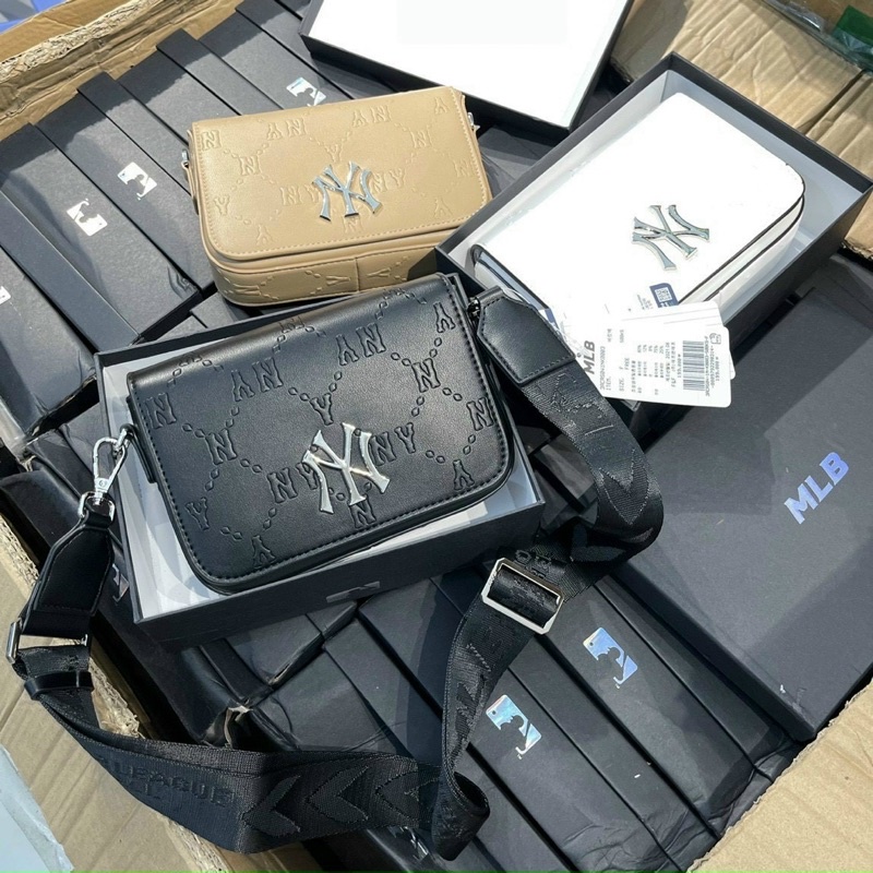 (1:1 TQXK)Túi đeo chéo trắng M//L//B TQXK đẹp không tì vết full bộ tag-mac-logo-túi nilong, 2màu