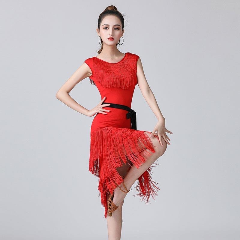 Đầm khiêu vũ tua