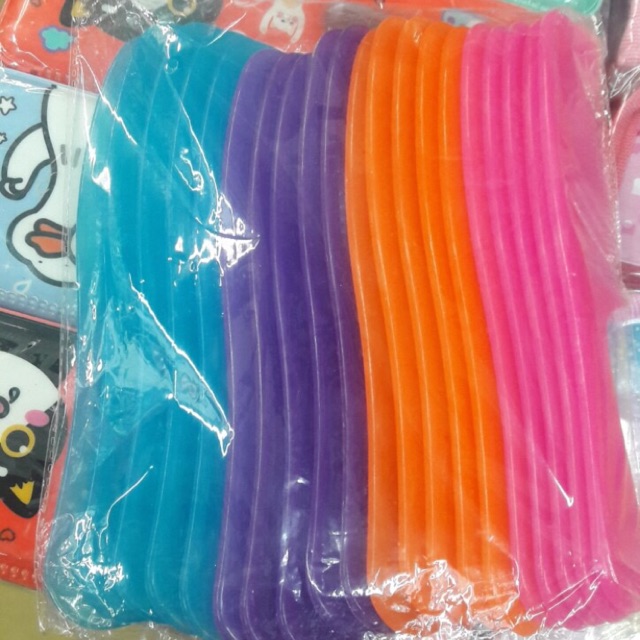 1 vỉ = 20 chiếc lược chải tóc trong có cán