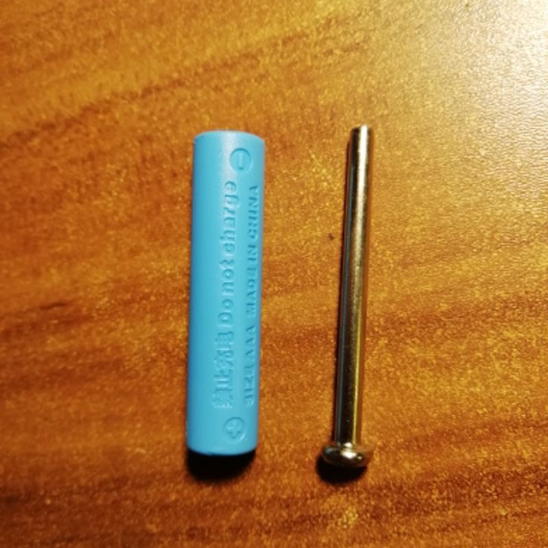 1 hộp đựng pin giả hình trụ AAA 10440