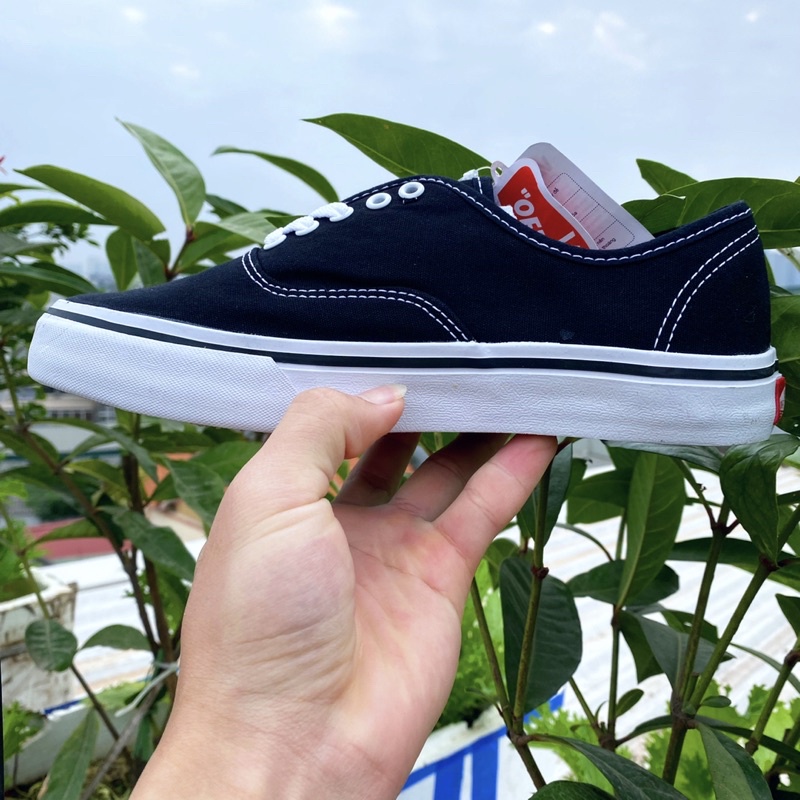 Giày vans classic phù hợp cho cả nam và nữ, dễ phối đồ ( hàng full box )