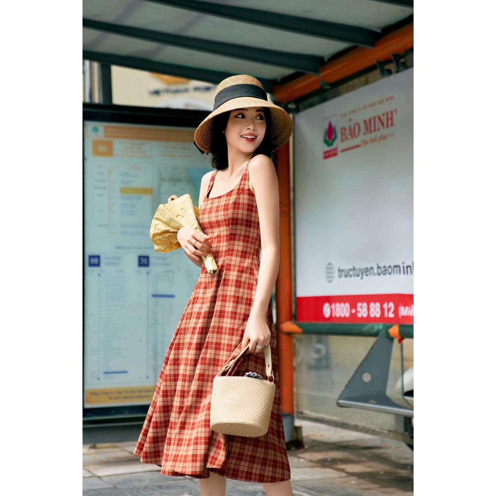 Váy kẻ đỏ thiết kế Mozz
