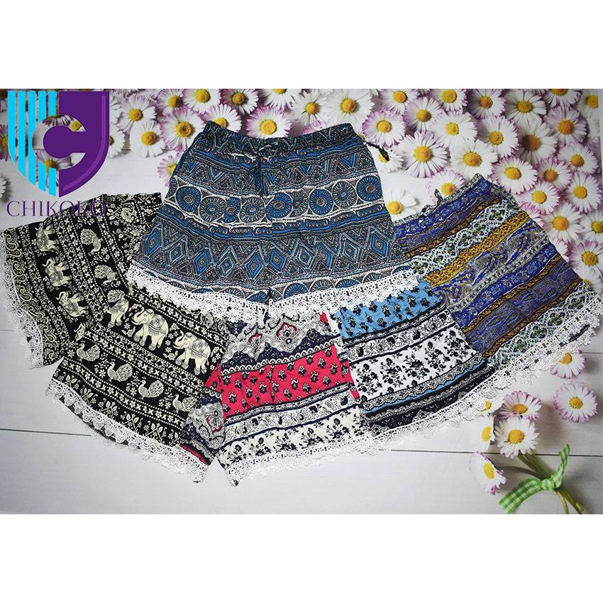 Quần lanh đùi họa tiết viền ren | BigBuy360 - bigbuy360.vn