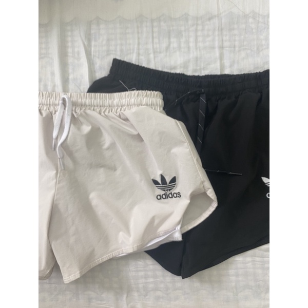 Quần adidas màu đen trắng