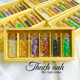 Set 06 lọ đá thach.anh vụn thiên nhiên gồm 06 màu kèm hộp gỗ