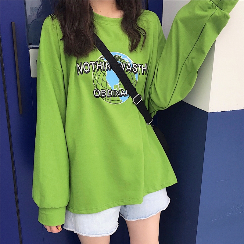 Áo thun nữ tay dài dáng rộng in chữ xinh xắn | BigBuy360 - bigbuy360.vn