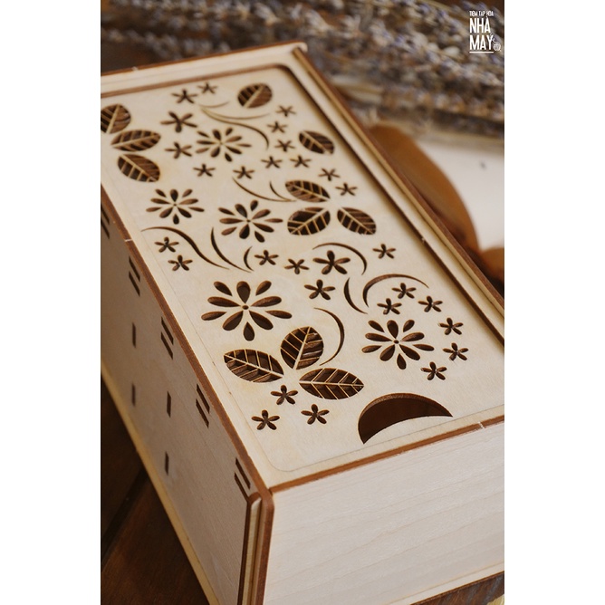 Hộp gỗ hoạ tiết hoa nhí (Floral wooden box)
