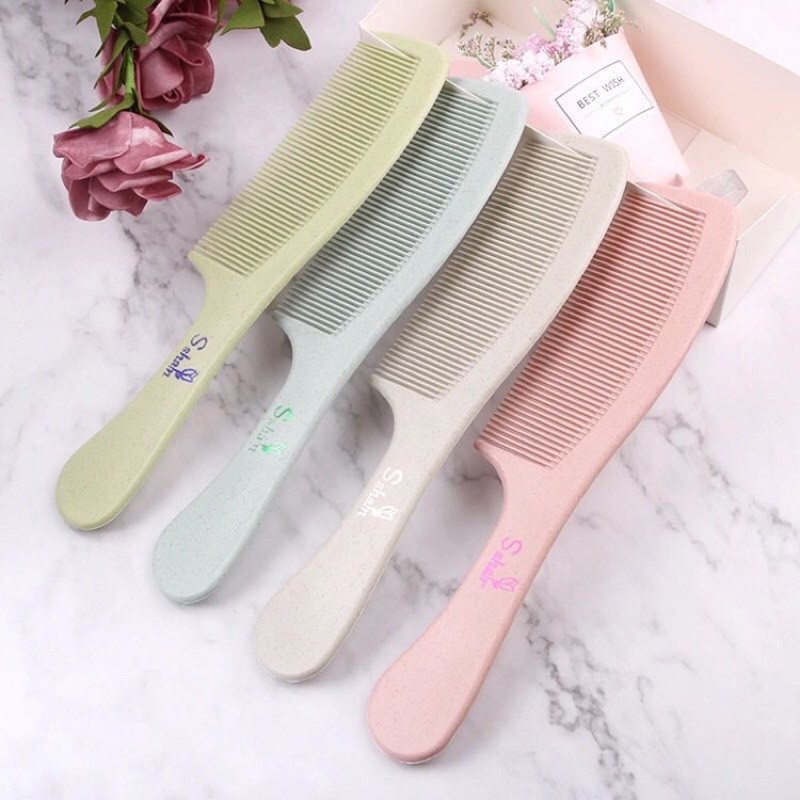 Lược chải tóc  . .