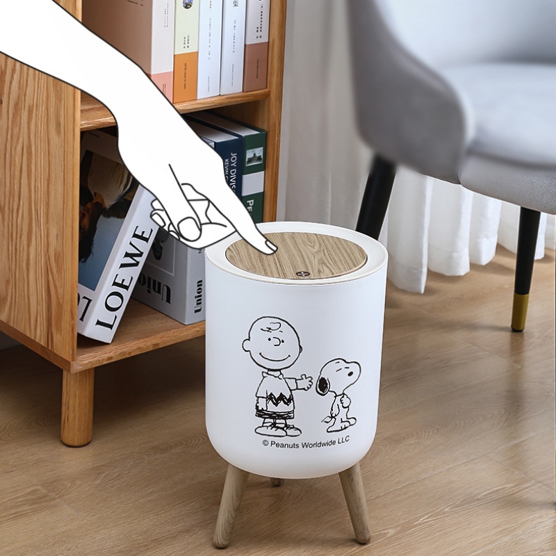 Thùng Rác Tái Chế Được In Hình Snoopy Hoạt Hình Có Nắp Đậy Và Chân Đế Cho Nhà Ở / Văn Phòng / Khách Sạn