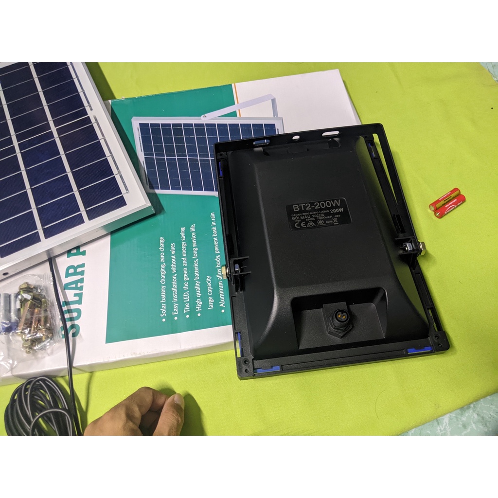 ĐÈN PHA NĂNG LƯỢNG MẶT TRỜI BT2-200W IP65 - KÈM TẤM PIN NĂNG LƯỢNG
