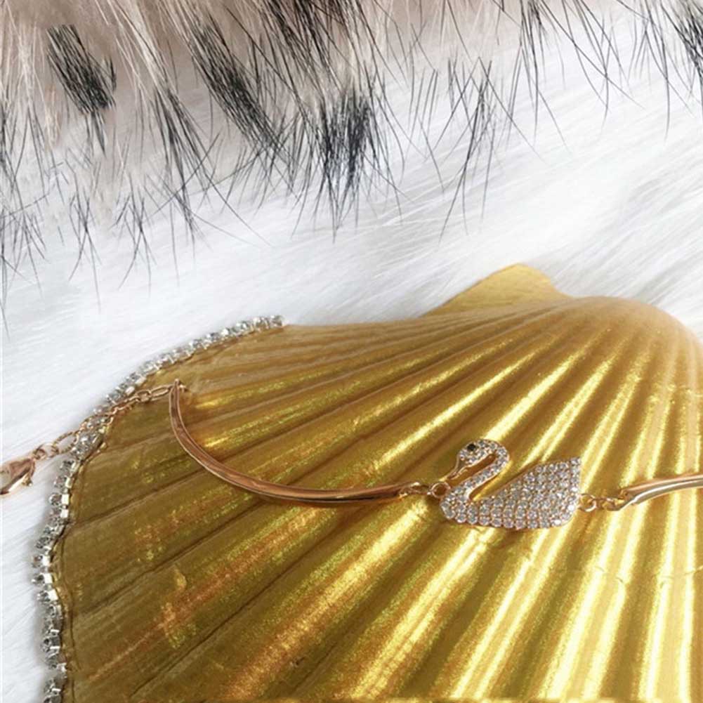 Vòng tay mạ vàng phối mặt hình thiên nga đính đá lấp lánh sang trọng
