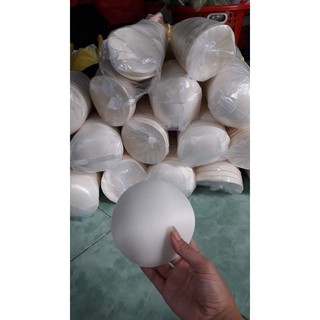 Mút ngực tròn