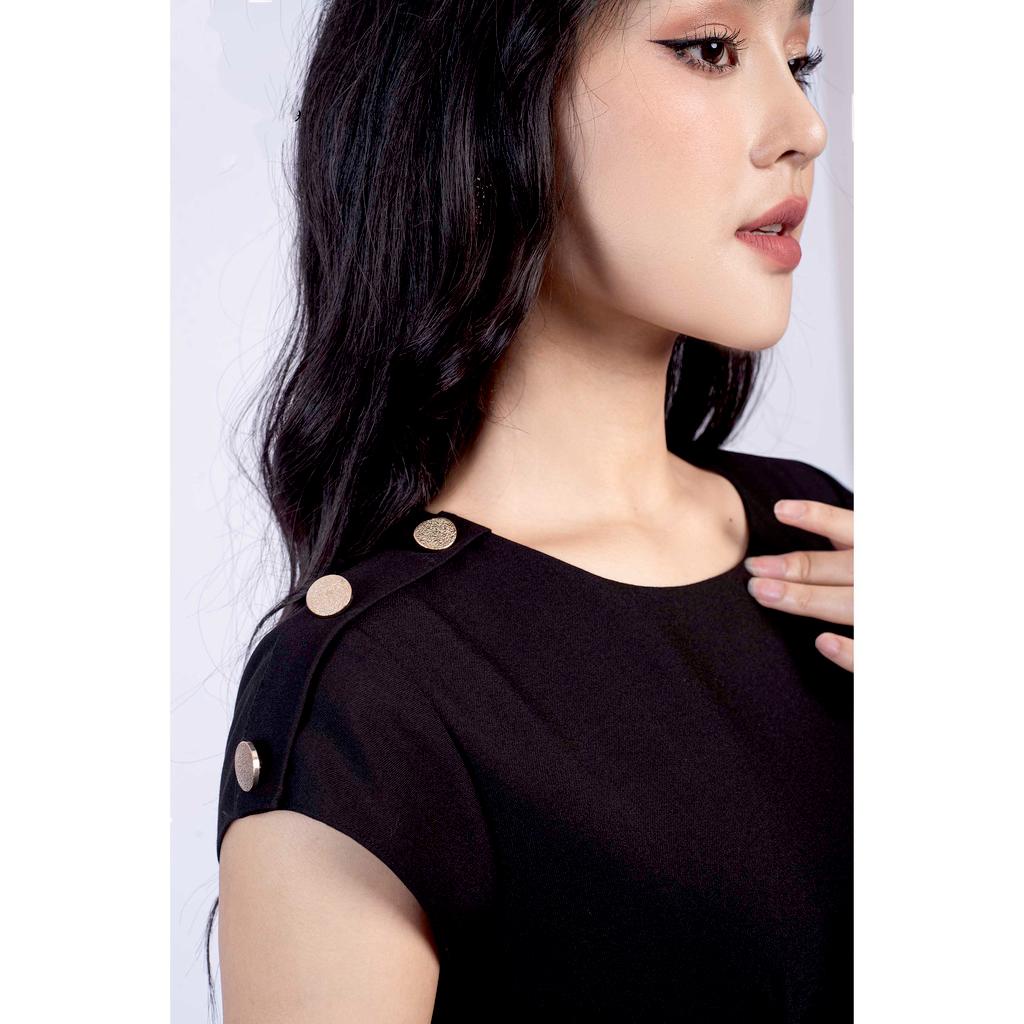 Đầm dáng bút chì, tay ngắn đính cúc trên vai, chân váy xẻ 1 bên đính cúc MMOutfit M-DA061021319
