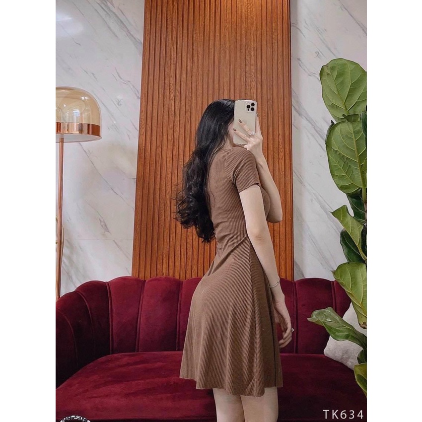 Đầm body tay ngắn thun gân, chất co giãn thoải mái, lên form cực tôn dáng, phong cách trẻ trung, năng động, có 2 size SM
