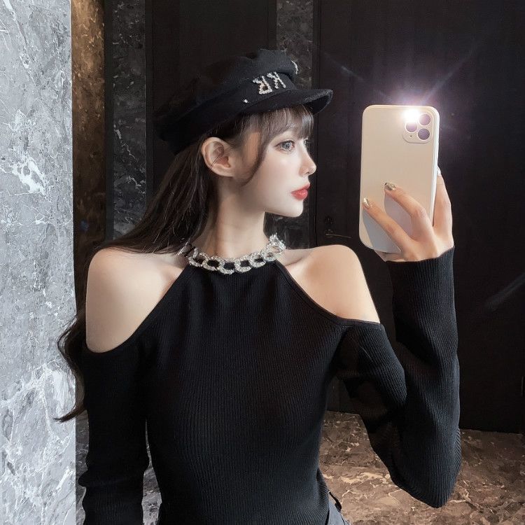 Áo dệt kim trễ vai tay dài màu đen phối chuỗi xích đính đá thời trang nữ